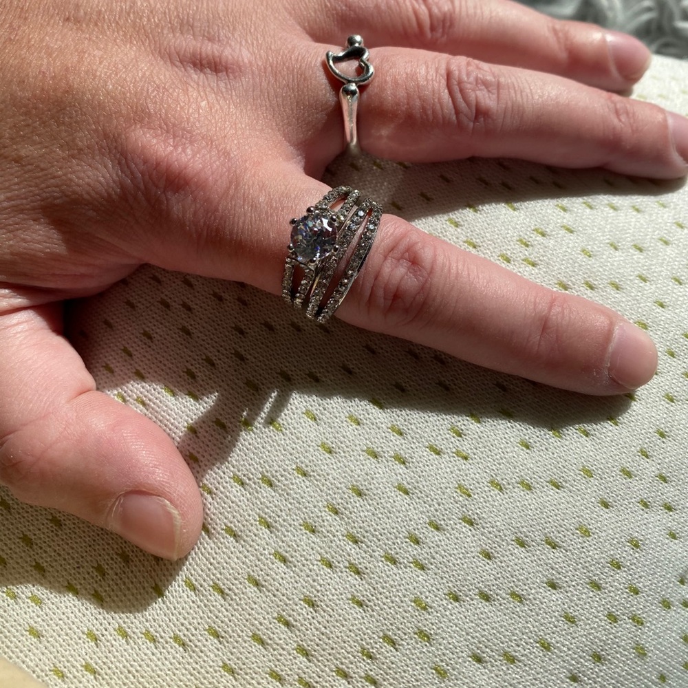 🔥ENGAGMENT RING🔥 - Picture 3 of 4